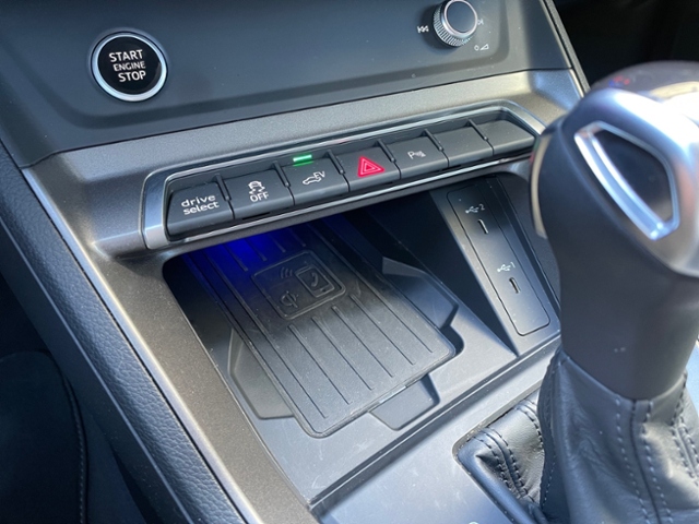 Q3 45 TFSI e S-line Matrix Business TopView
