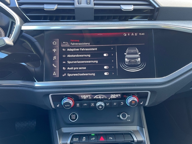 Q3 45 TFSI e S-line Matrix Business TopView