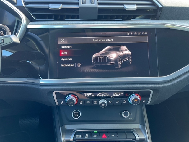 Q3 45 TFSI e S-line Matrix Business TopView