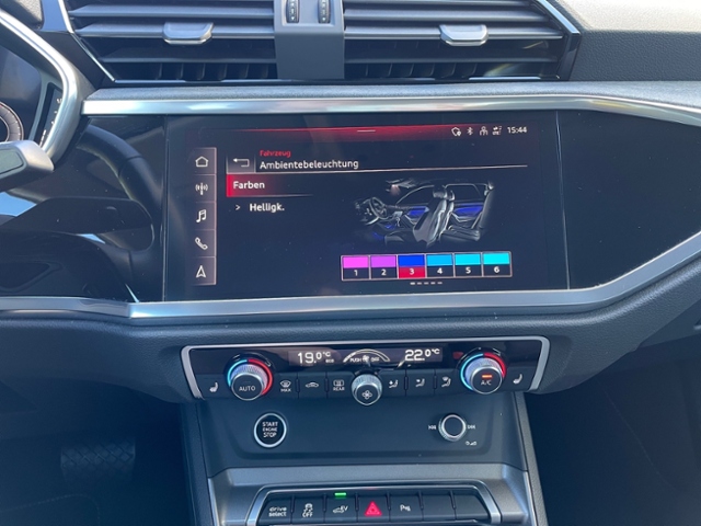 Q3 45 TFSI e S-line Matrix Business TopView