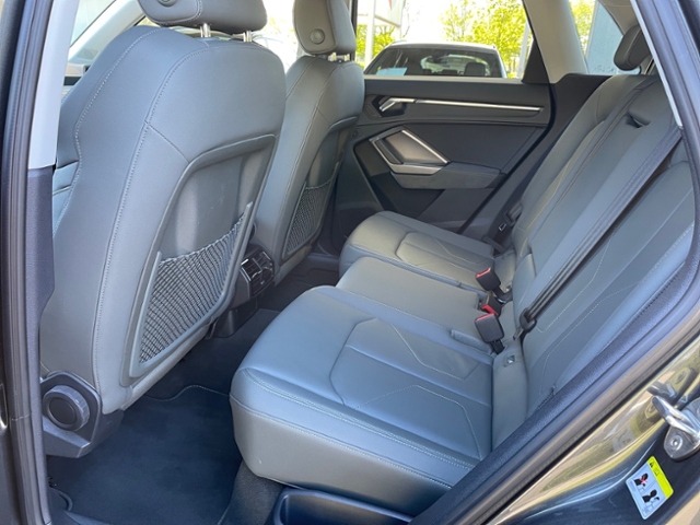 Q3 45 TFSI e S-line Matrix Business TopView