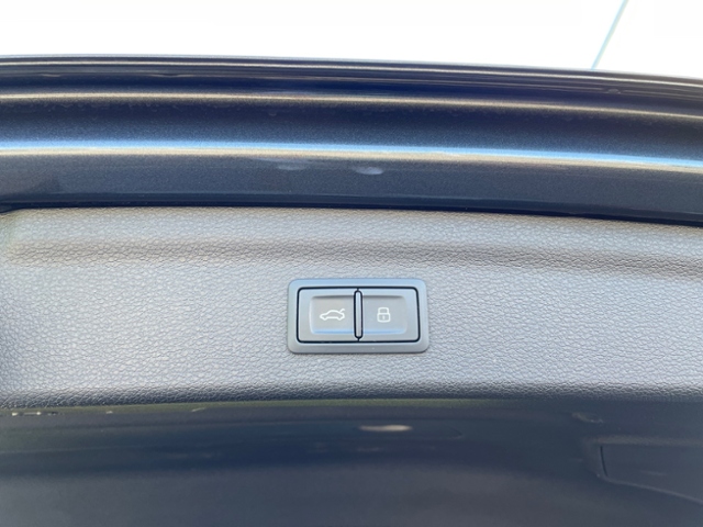 Q3 45 TFSI e S-line Matrix Business TopView