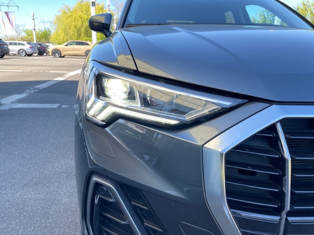 Q3 45 TFSI e S-line Matrix Business TopView