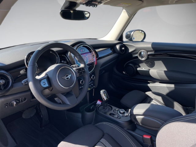 Cooper SE Classic Trim Premium Connected Nav