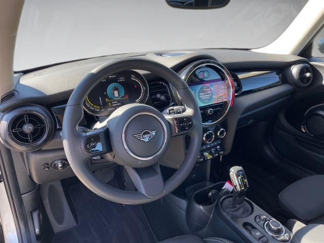 Cooper SE Classic Trim Premium Connected Nav