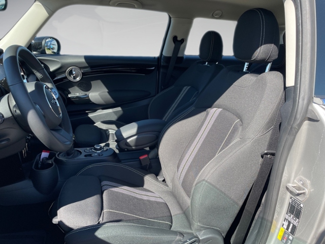 Cooper SE Classic Trim Premium Connected Nav