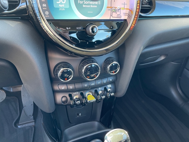 Cooper SE Classic Trim Premium Connected Nav