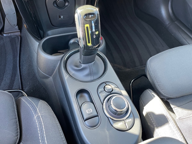 Cooper SE Classic Trim Premium Connected Nav