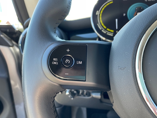 Cooper SE Classic Trim Premium Connected Nav