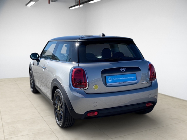 Cooper SE Classic Trim Premium Connected Nav