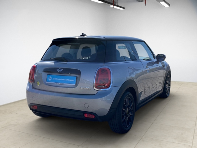 Cooper SE Classic Trim Premium Connected Nav