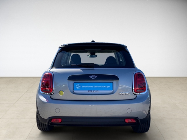 Cooper SE Classic Trim Premium Connected Nav