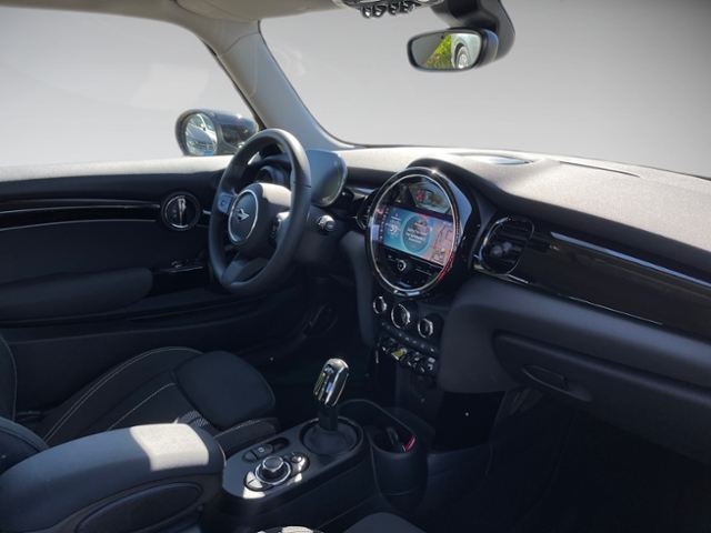 Cooper SE Classic Trim Premium Connected Nav