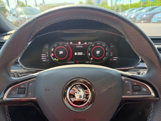 Superb Combi 2,0 TDISportline AHK LED