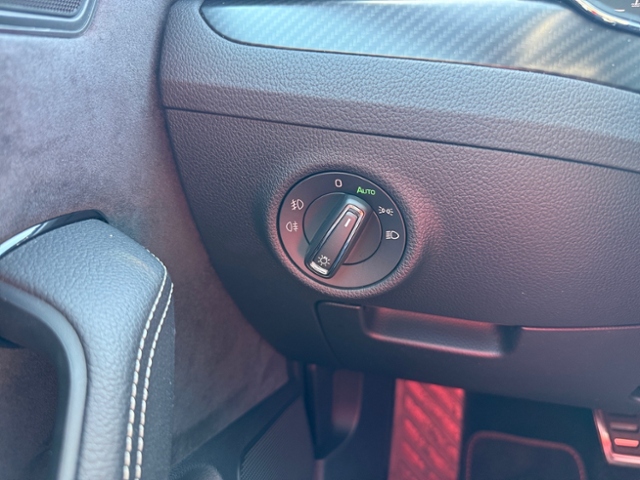 Superb Combi 2,0 TDISportline AHK LED
