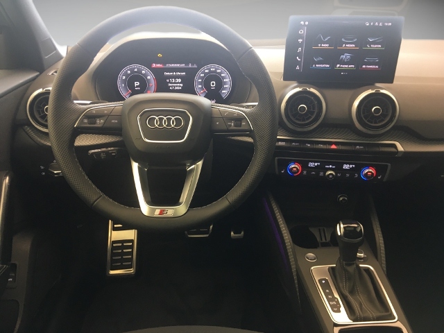 Q2 S line 40 TFSI quattro 140(190) kW(PS) S tron